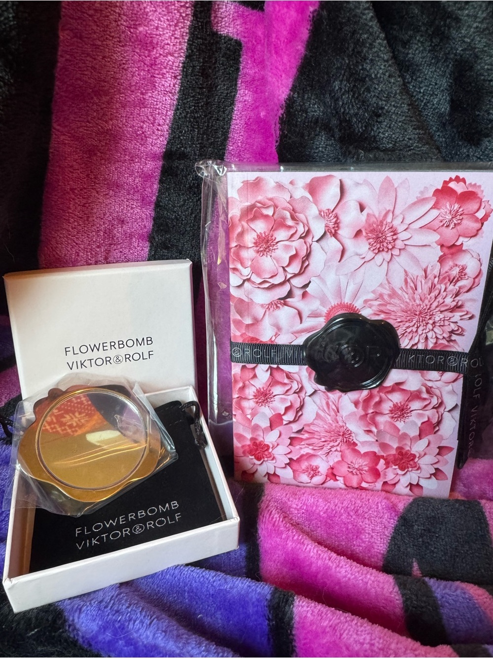 Viktor & Rolf Flowerbomb Gift Set - Mirror and Notebook